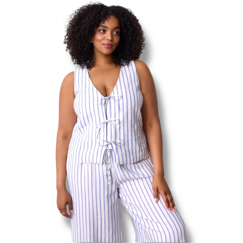Lauren Conrad 2-Piece White and Blue Striped Lightweight Tie Up Top & Bottom Set - Picture 2 of 16